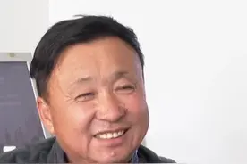 村民自来水能点燃，自来水服务站站长称：“这个不是我考虑的”视频封面