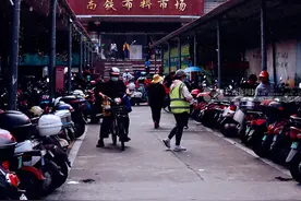 打卡南宁最大的布料交易市场：曾经的私人定制，正逐渐被人遗忘图片