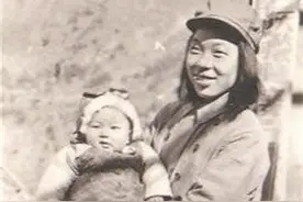 前方急需医护人员，她抱着出生仅11个月的孩子入朝图片