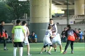 城市“边角料”变身运动的“金边银角”视频封面