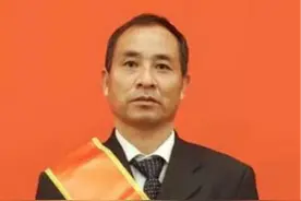 爱洒邮路三十载 平凡岗位写人生——记“全国劳模”凤凰县腊尔山邮政支局投递员龙金云图片