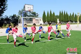 陕西大荔县段家镇中心小学足球队：在逆境下突围享受快乐足球图片