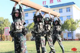 “魔鬼猎人”集训挑战极限  女子特战尖兵这样锻造图片