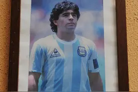 纪念球王｜马拉多纳，一代人的灯塔，阿根廷人心中的神图片