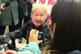 76岁“潮奶奶”报名考驾照 年轻时是“学霸”图片