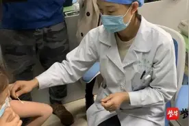349元每针！10岁女孩成南京首位接种者图片