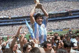 马拉多纳职业生涯数据统计：679场比赛345个进球，1986年世界杯独造10球一战封神图片