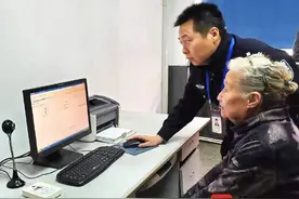 扬州76岁老人通过驾考能力测试，年轻时曾是跳高冠军图片