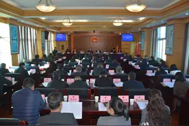 陆良县第十七届人大常委会召开第三十次会议图片