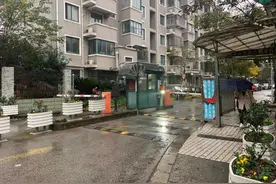 上海88岁老人将房产送给水果摊主，澎湃新闻采访各方当事人图片