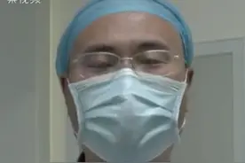 熬夜玩手机，深圳一男子醒来后突然失明了图片