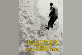泪目！饭馆每天给拾荒老人留饭，老人默默铲积雪报答图片