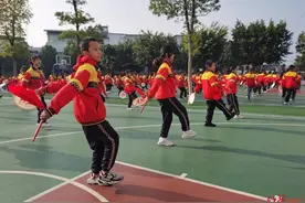 不一样的课间操！四川攀枝花一学校跳非遗羊皮鼓舞课间操走红图片