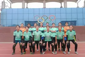 再夺冠军！开发区二中继续领跑全市初中校园足球图片