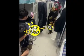 深藏不露！吉林大三男生宿舍表演变脸惊呆舍友：快毕业才知道你还藏了手？图片