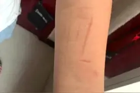 山西运城河东一中教师猥亵女生一审被判8年，并处行业禁止4年，教育厅曾通报其多次猥亵校内女生图片