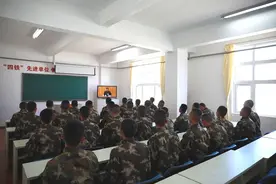 武警云南总队官兵认真学习习主席在中央军委军事训练会议上的重要讲话图片
