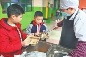 小学称重“光盘”行动剩饭量骤减图片