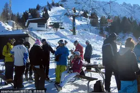 意大利：冬季悄然而至，滑雪热潮来临图片