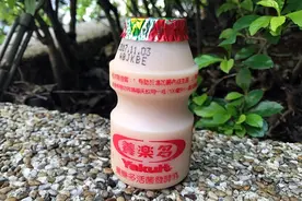 喝养乐多是“戳开”还是“撕开”？生产商：这样喝才正确图片