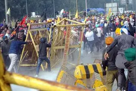 印度新德里周边发生大规模农民抗议，农民冲破路障向首都进军图片