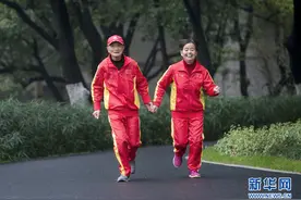 一对马拉松达人的53年爱情“马拉松”图片