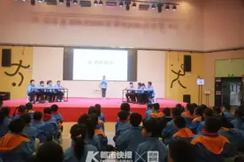 6年级小学生说：这是一个看脸的时代，平凡的我们更需努力！今天杭州一群孩子为这个话题吵翻了图片