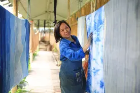 耗尽全部家产，她把“24节气”染成土布，惊艳巴黎时装周图片
