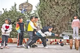 自制体育教具 充实村小课间图片