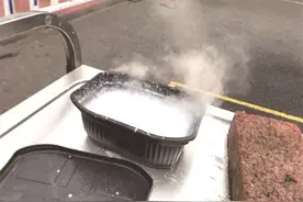 像吃泡面一样吃自热火锅？NO！会爆炸的！消防昨天给自热火锅做了个实验……图片
