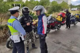 为追求速度，摩托车骑行小队违法上高速，后果严重了图片