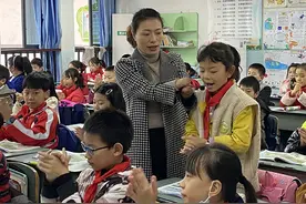 无手掌无脚掌的网红教师，将抖音直播这个故事...图片