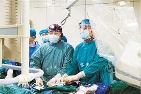医生妙手为73岁老人“一管开心”图片