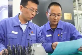 高级技工梁兵：为坦克制造“眼睛”的人视频封面