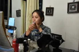 “95后”苗族女孩让非遗飞上“云端”图片