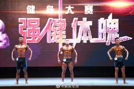 强健体魄，兵哥哥全场秀肌肉图片