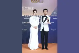 金鸡奖红毯星光璀璨 刘德华李现易烊千玺帅气逼人图片