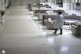 杭州一男子溜进医院，偷拿白大褂穿上假扮医生……当场被抓图片