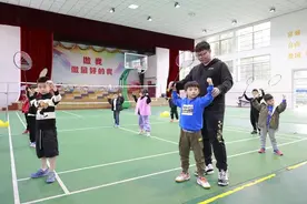 省队教练常驻指导 诸暨青少年有羽毛球培训基地了图片