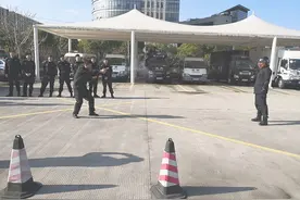 长警棍、防爆毯……金山新警开始警械装备培训图片
