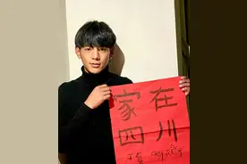 “甜野”丁真一夜爆红，草根旅游大使爱上了学习图片