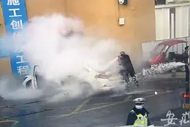轿车打火启动突然发生爆炸 或因“油改气”天然气泄漏有关图片