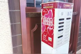 共享充电宝涨价引关注，郑州二七商圈价格普遍为2元半小时图片