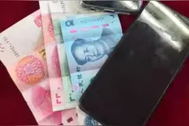 粗心乘客丢失手机 车队管理暖心充电完璧归赵图片