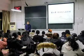 大学最后一节课，歌声送别教师！不少学生都哭了图片
