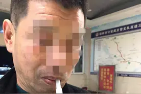 男子高速上“艰难推车”，交警调查发现，车坏了他只能“自己扛”图片