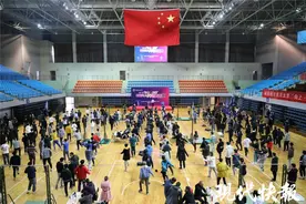 比肌肉更比健康！南航近2000名师生挑战引体向上比赛图片