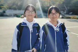 长沙有对英语“学神”级双胞胎姐妹，吵架都用英语，小学就读完多本英文原著图片