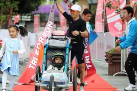 干快递每月15000元养活一家四口“迪克父亲”不奢求药神只求儿子快乐图片