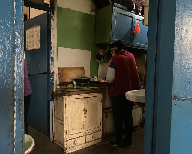 住在吉林5元旅店的单身女人们：不避讳谈及男女间的关系，打工都是为了孩子，旅店老板是个“孙二娘”